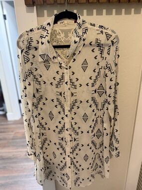 Jolt White Button-Down Shirt with Black Aztec Print and Lace Back